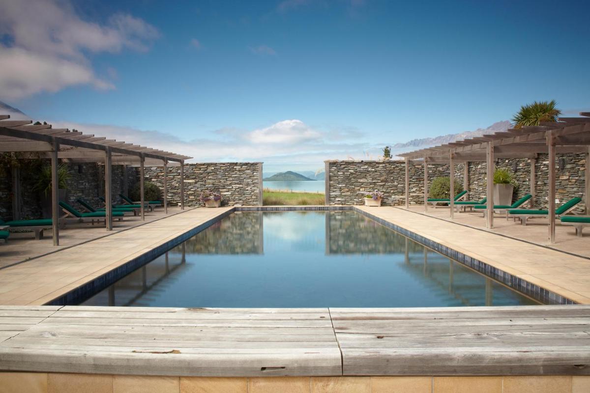 Image 3 of Blanket Bay