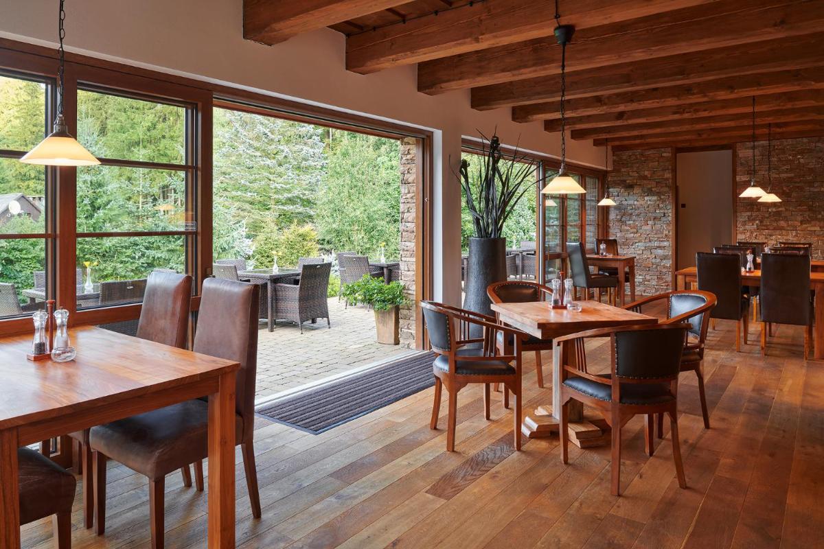 Image 5 of Hotel Singer