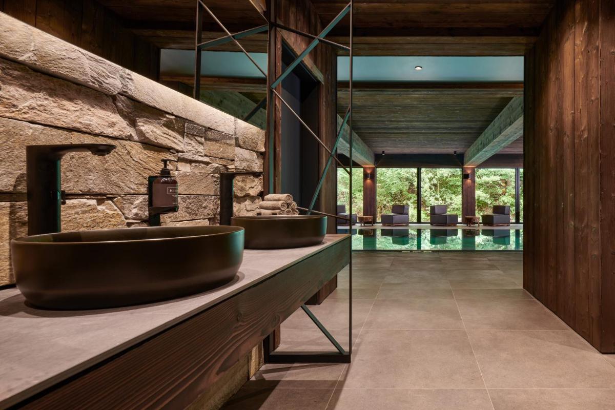 Image 3 of Hotel Singer