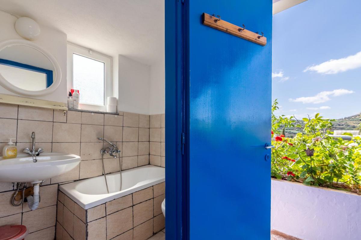 Image 3 of La Maison Bleue