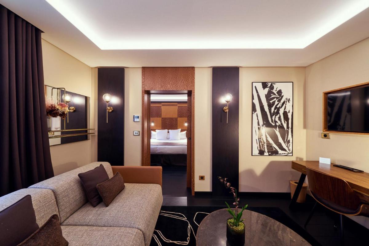 Image 5 of La Pyramide – Maison Henriroux