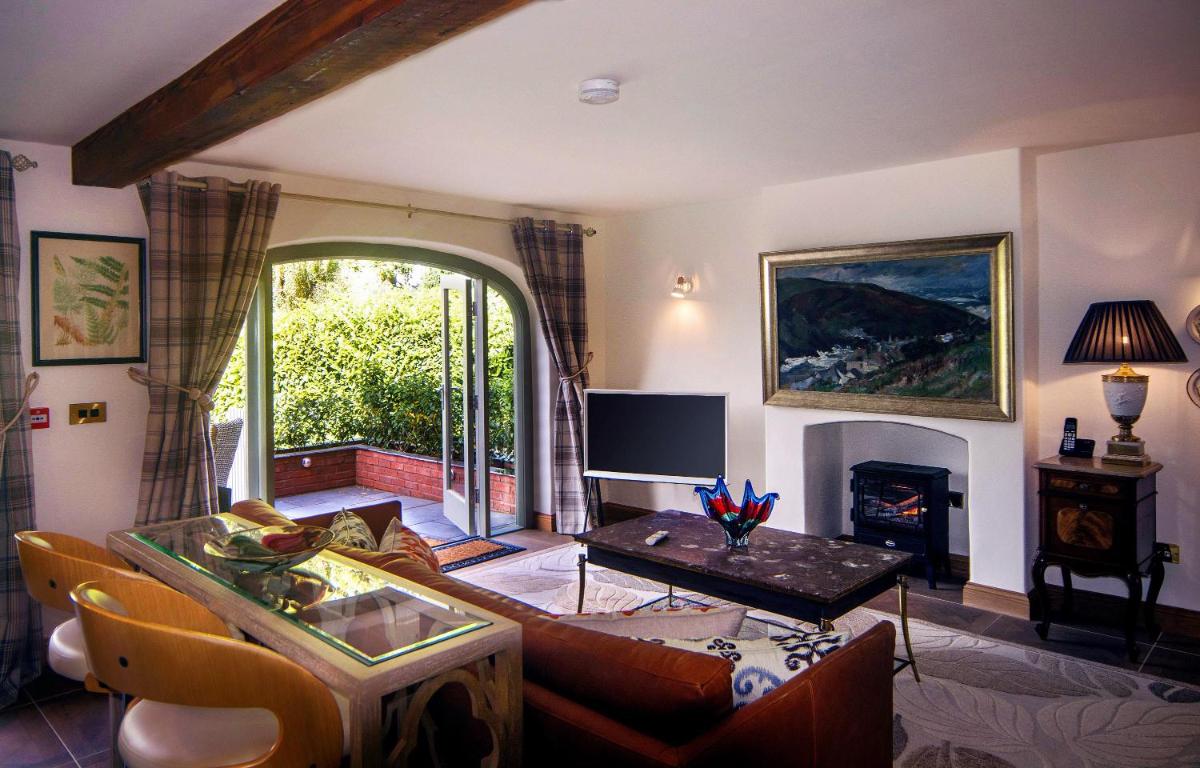 Image 5 of Palé Hall